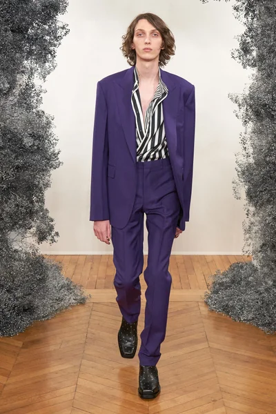 Look 30
